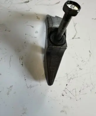 Nissan Patrol Y61 Fuel Injector clamp holder