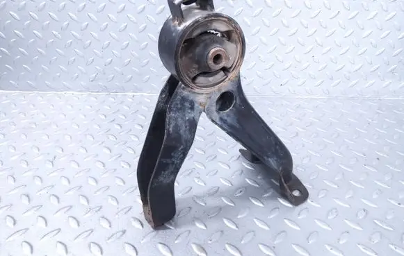 Mitsubishi Outlander Engine mount bracket QA1024757