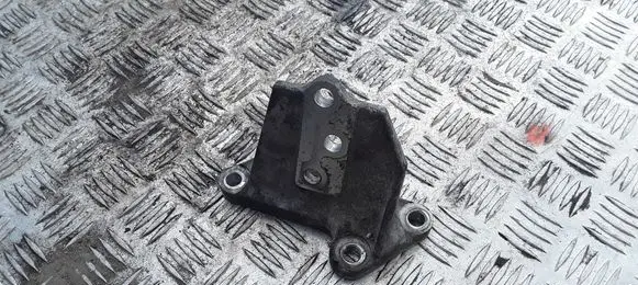 Nissan X-Trail T30 Engine mounting bracket