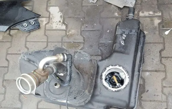 Audi R8 42 Fuel tank 2008R