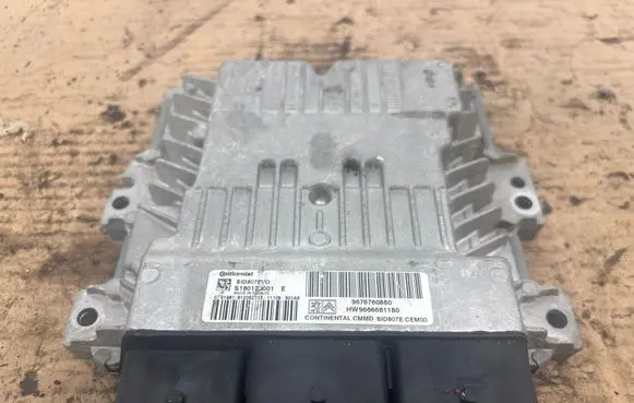 Citroen C4 II Engine control unit/module S180123001 9676760880