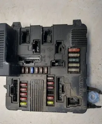 Renault Megane III Fuse module S118399200F 8200306032C