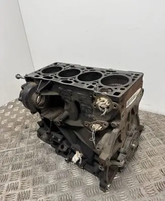 Volkswagen Touran II Engine block 04L023A V560