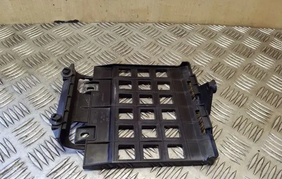 Audi TT TTS Mk2 Other engine bay part 8J0906331A
