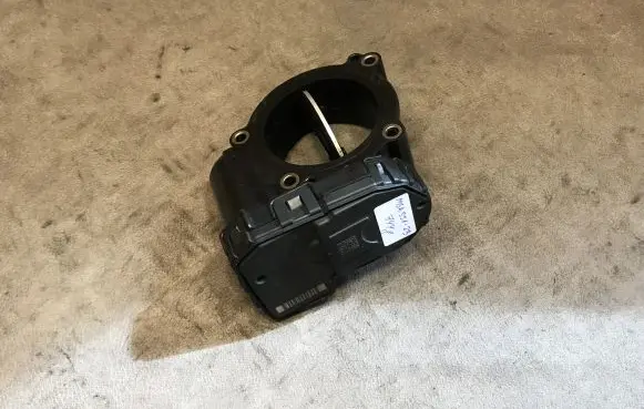 Mercedes-Benz E C207 W207 Throttle valve A6510900370