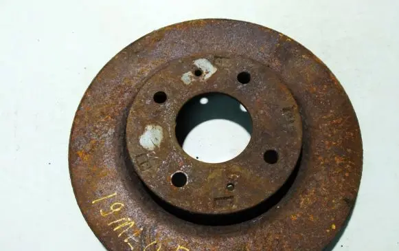 Mitsubishi Lancer Front brake disc ventilated