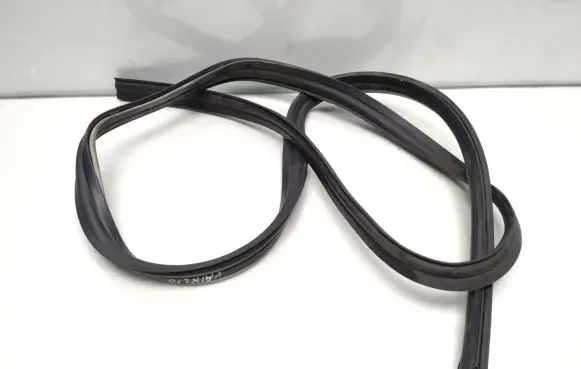 Mercedes-Benz E W211 Engine compartment rubber 