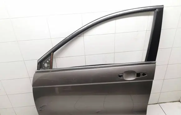 Honda CR-V Front door