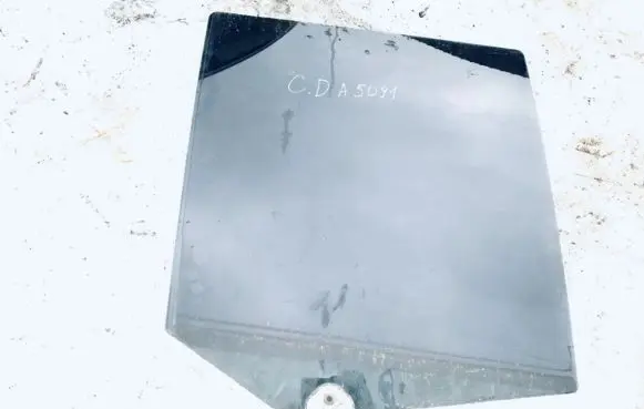 Land Rover Discovery 3 - LR3 Rear door window glass