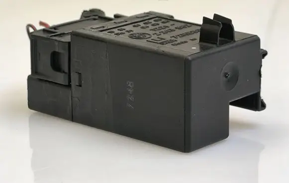 BMW 5 E39 Glow plug pre-heat relay 72RB500 2243562 1221