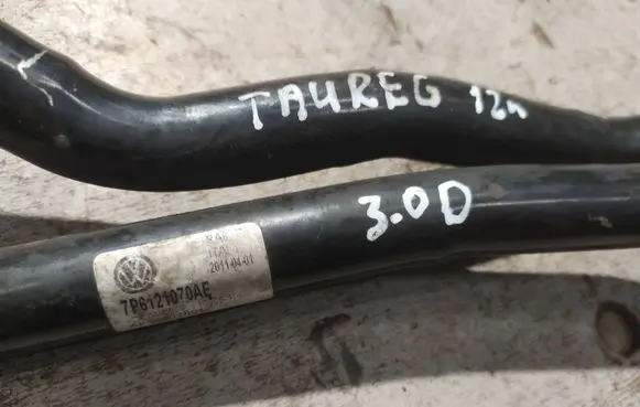 Volkswagen Touareg II Engine coolant pipe/hose 7P6121070AE 20110401