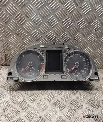 Volkswagen PASSAT B7 Speedometer (instrument cluster) 3aa920970j