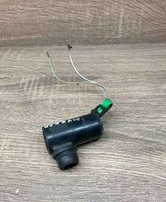 Subaru Impreza II Windscreen/windshield washer pump 0602101480