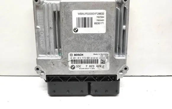 BMW 1 E82 E88 Engine control unit/module 7823420 0281014572