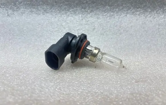 Nissan Leaf II (ZE1) Headlight/headlamp bulb HB3U9005