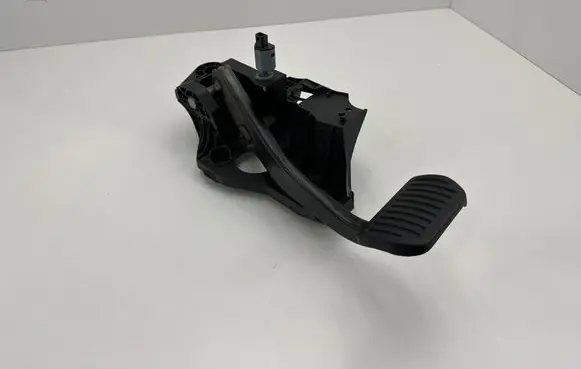 Volvo XC40 Brake pedal 32212360 15896M011