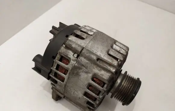 Volkswagen Golf VI Generator/alternator 03L903023F