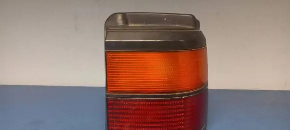 Volkswagen PASSAT B3 Rear/tail lights 333945112