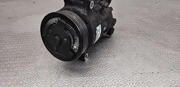 Volkswagen PASSAT B6 Air conditioning (A/C) compressor (pump) 5N0820803C