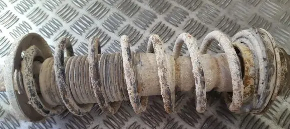 Volkswagen Golf III Rear coil spring