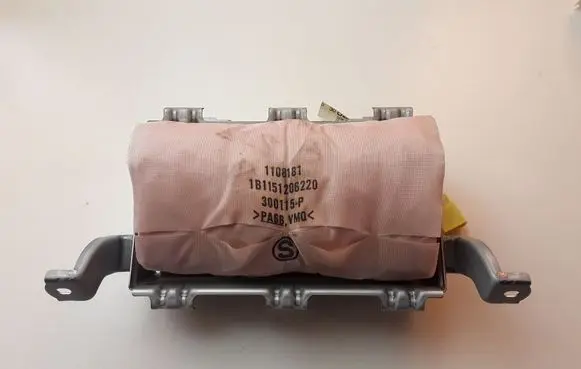 Lexus IS III XE30 Passenger airbag 0589P1000470