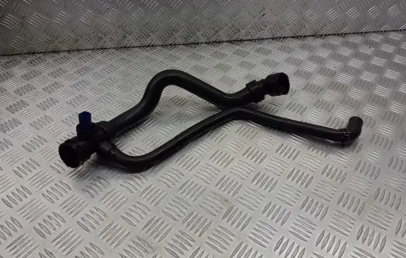 Volkswagen PASSAT B5.5 Engine coolant pipe/hose