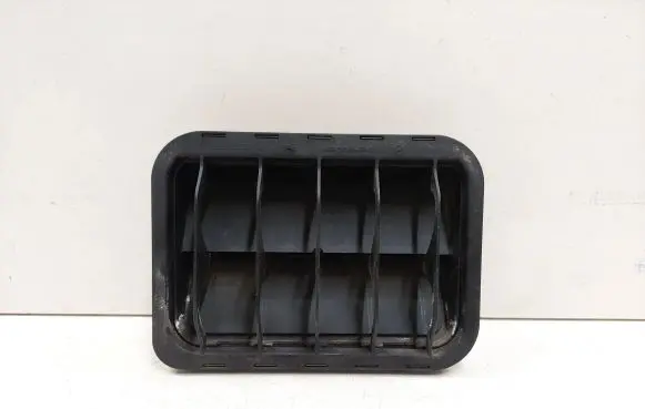 Mercedes-Benz CLC CL203 Quarter panel pressure vent 2038300142