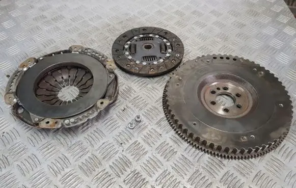 Renault Twingo III Clutch set kit 302102174R