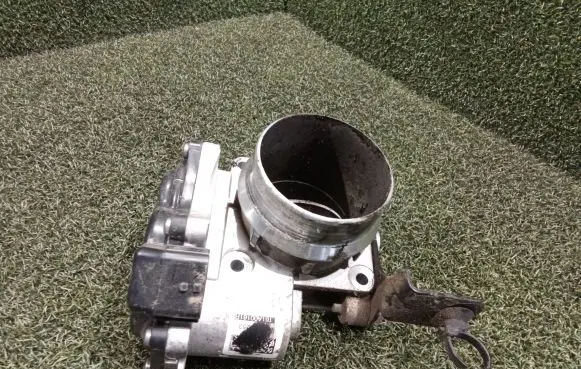 Renault Master III Throttle valve 161A00161R H8201353976 411131253