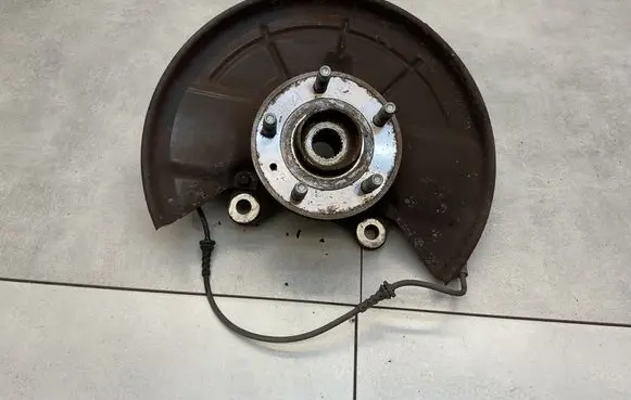 Front wheel hub