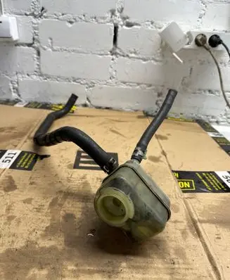 Toyota Avensis T250 Power steering fluid tank/reservoir