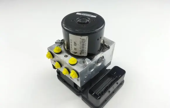 Mercedes-Benz C W204 ABS Pump A2045453832 A2044313912 10021203214