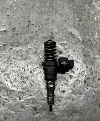 Seat Alhambra (Mk1) Fuel injector 038130073AK