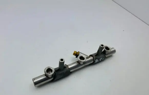 Audi Q7 4M Fuel distributor 06E130090AJ
