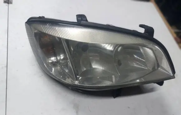 Opel Zafira A Headlight/headlamp 89100055