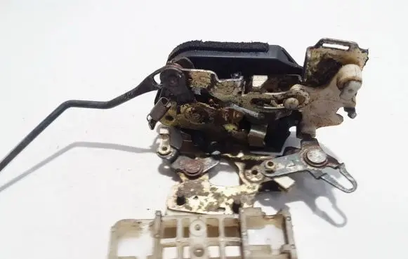 Hyundai Elantra Front door lock