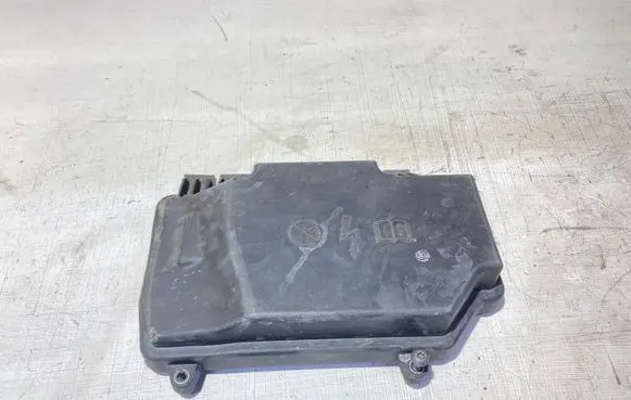 Mercedes-Benz C W205 Fuse box cover A2055400182
