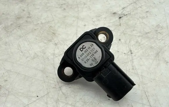 Mercedes-Benz E W211 Air pressure sensor A0061531528