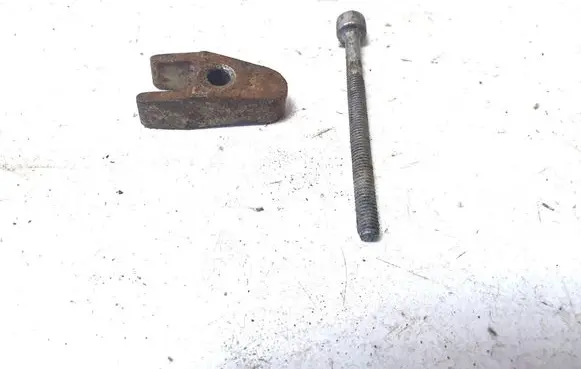Mercedes-Benz ML W164 Fuel Injector clamp holder 