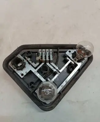 BMW 5 E39 Tail light bulb cover holder 8371325
