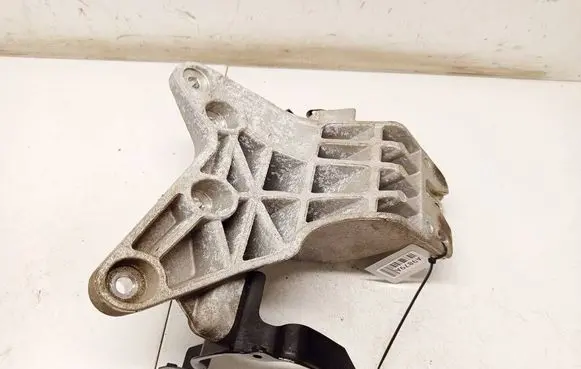 Hyundai Kona I Engine mounting bracket 