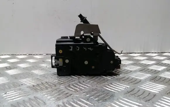 Audi A4 S4 B5 8D Rear door lock 4B0839015D