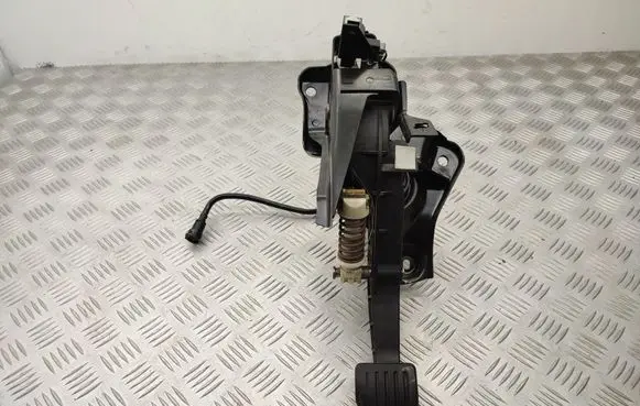 Volvo V70 Clutch pedal 31329953 BG917A542AA