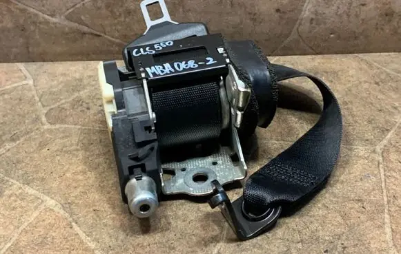 Mercedes-Benz CLS C218 X218 Rear seatbelt 33059929
