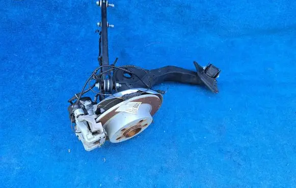 BMW 2 F44 Rear wheel hub spindle/knuckle 33306898964 6898964 33326851569