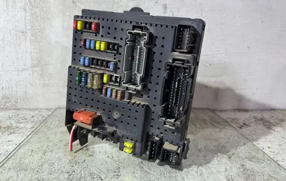 Volvo XC90 Fuse module 30728512 05W432 28017881