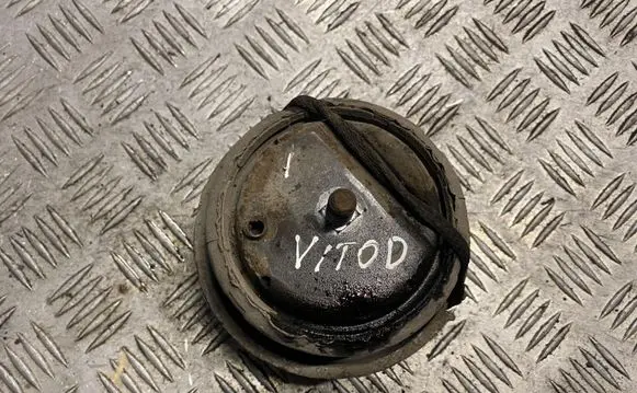 Mercedes-Benz Vito Viano W639 Engine mount bracket a6392410413