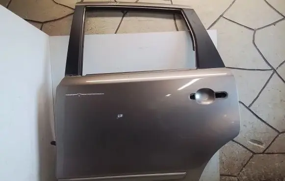 Nissan Note (E11) Rear door
