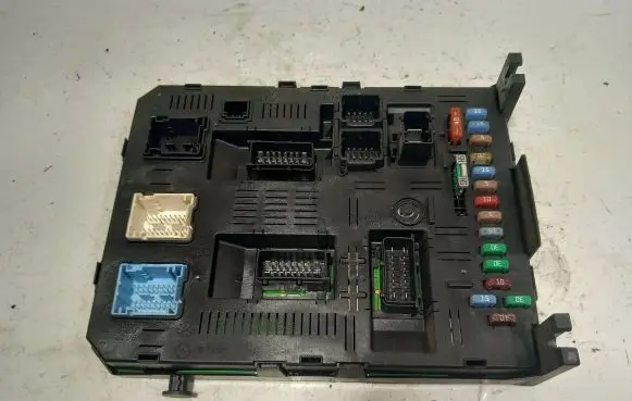 Citroen C4 I Fuse module 9661940180 BSI2004H02 01140206