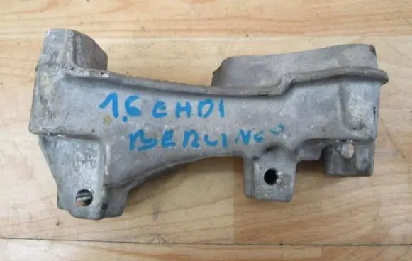 Peugeot Partner Engine mounting bracket